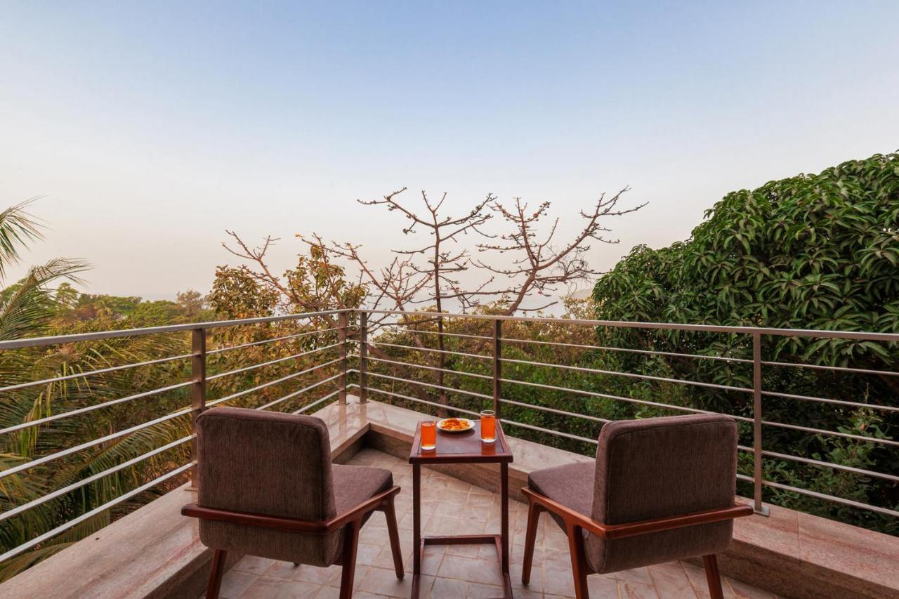 The Blue Horizon By Stayvista: Beachfront Villa with Pool and Games Alibag Exterior photo